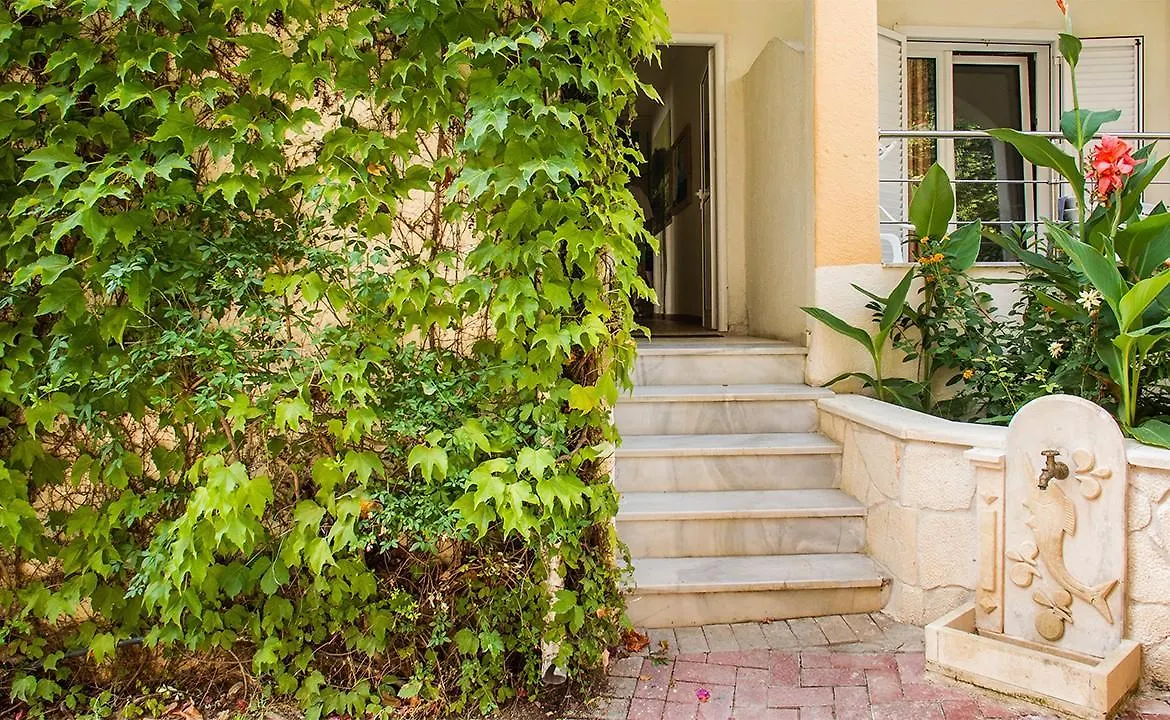 Loutra Village Beach Hotel יוון