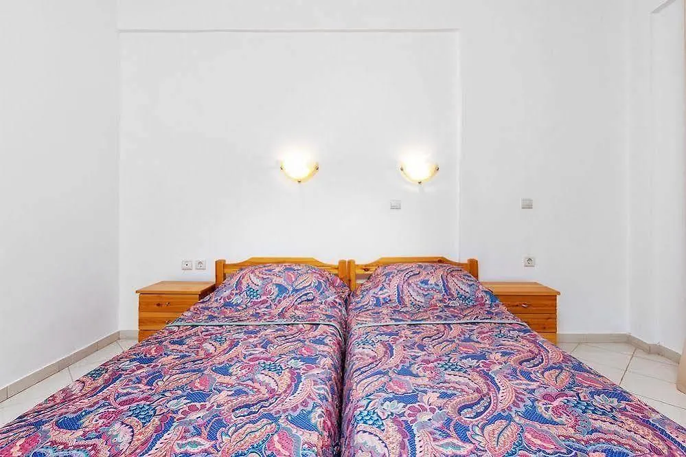 Loutra Village Beach Hotel יוון